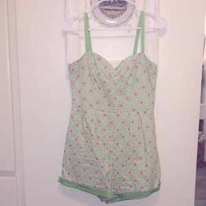 Green Unique Vintage romper 💚